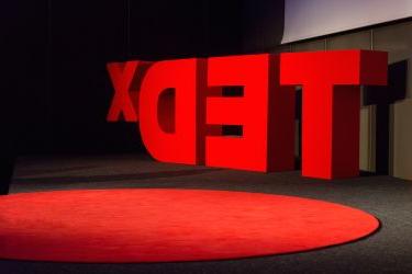 TED信件铺上红地毯 